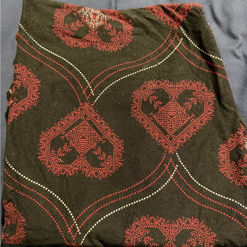 LuLaRoe Heart Patterned Black and Red Leggings - Valentine’s Day - TC